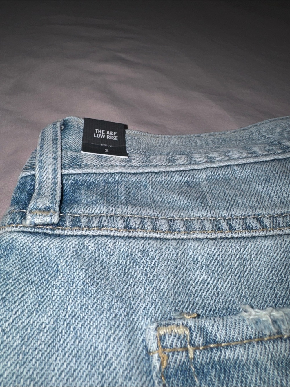NWT Abercrombie & Fitch Festival High Rise Distressed Denim Shorts Size 2 / 26W - Picture 4 of 10